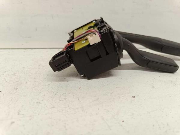 COMMODO VW/AUDI ( COTE CLIGNOTANT ) - Vue 3